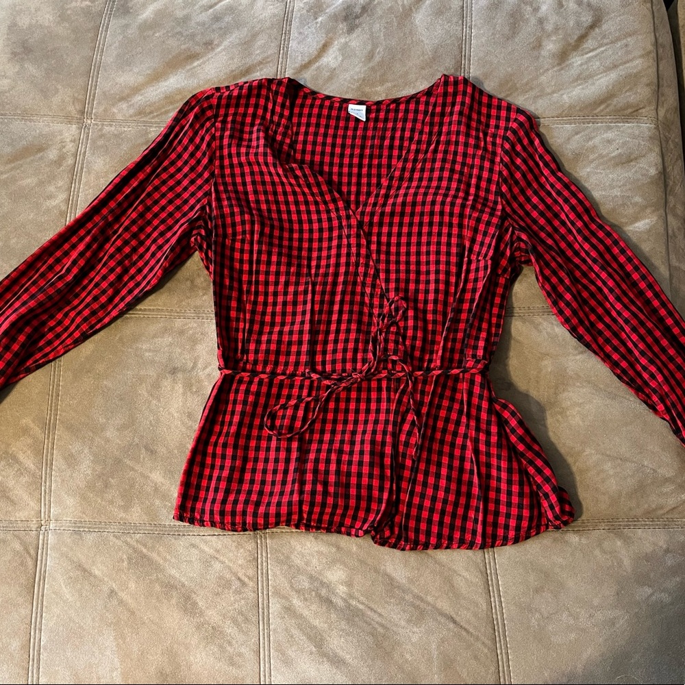 Checkered blouse with long sleeves.